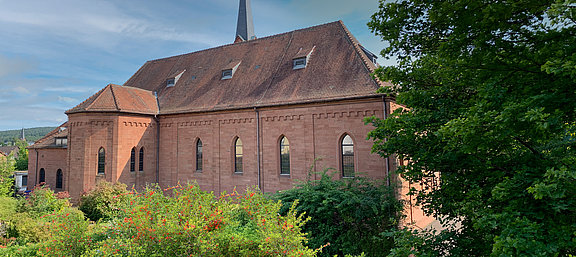 Laurentius_Hochspeyer_Kirche_von_Hinten.jpg